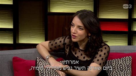 היא התחנכה במסגרות חינוך יהודיות. ‫השמאל במדינה מת? - ליאור דיין מארח את לוסי אהריש‬‎ - YouTube