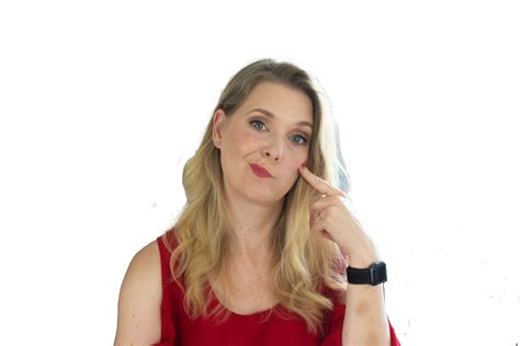 How much sunscreen should you actually be using? How much sunscreen do you really need for your face and ...