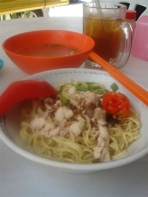 The oil used in the kolo mee is fragrant enough, with char siew and minced meat. Sarawak One Stop Travel Tips & Useful Informations ...