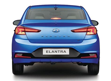Hyundai elantra price in new delhi starts from rs. 2020 Hyundai Elantra Facelift launched in India: Prices ...
