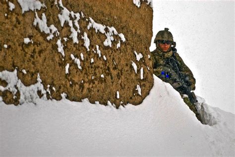 19 Pictures Of Troops Braving The Cold That Will Make You Thankful To Be Indoors We Are The Mighty