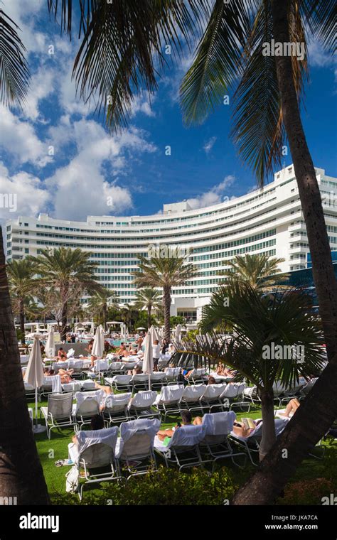 Usa Florida Miami Beach The Fontainebleau Hotel Stock Photo Alamy