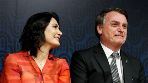 E, com certeza, ela vai colaborar. Michelle Bolsonaro vai presidir conselho do programa ...