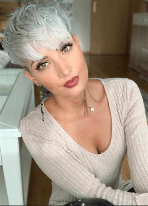 22 Best Short Hairstyles For White Hair Hairstyle Catalog