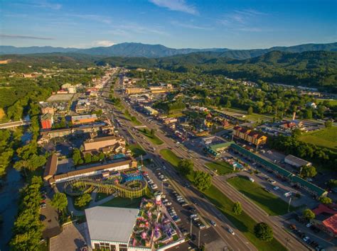 The 6 Best Hotels On The Strip In Pigeon Forge Tn Virtual Smokies