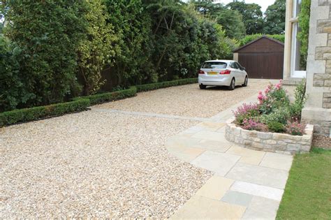 Long Gravel Driveway Gravel Driveway Front Garden Ideas Driveway