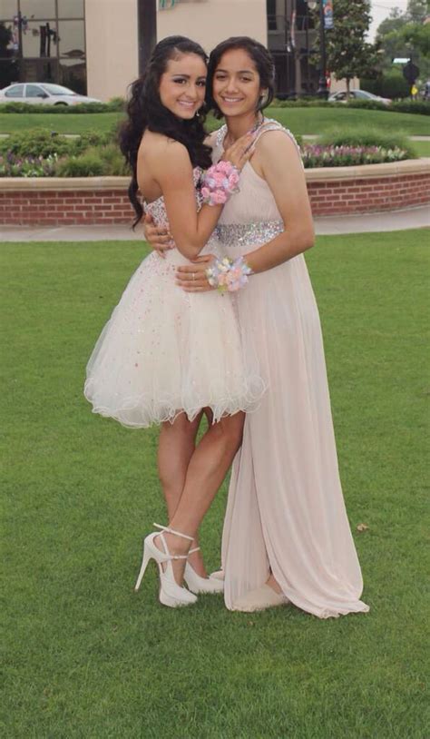 Épinglé Par Andromeda Sur Dresses Prom Prom Dresses Prom Pictures Et Lesbian Love