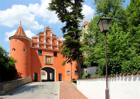 750,00 euro kaltmiete 50,00 euro nebenkostenvorrauszahlung kaution 3 nkm = 2250,00 euro eine küche kann nach. Neuburg an der Donau Foto & Bild | architektur ...
