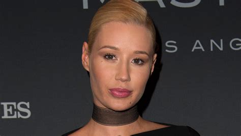 iggy azalea gives her plastic surgeon ‘who supports women a birthday shout out