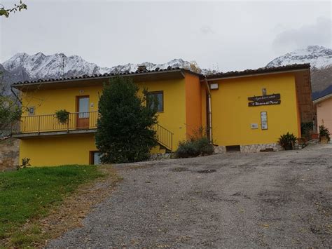 Struttura esterna stupenda con piscina e colazioni abbondanti e gustosissime. Agriturismo Bivacco Del Parco - Castelli (Abruzzo)