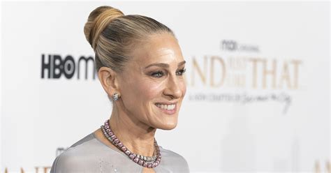 Sarah Jessica Parker Spotted With Natural Look And Forced To Defend Her Gray Hair After Online