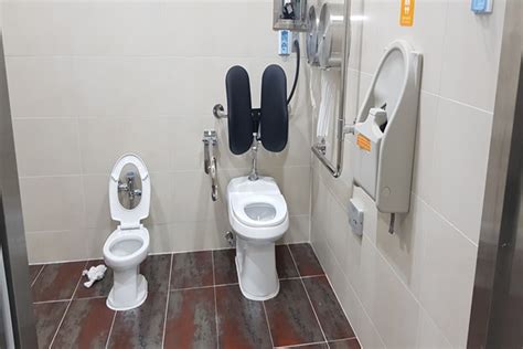 에이블뉴스 편의 개선 디지털미디어시티역 화장실 장애인 불편 여전