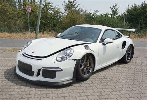 2016 Porsche 911 Gt3 Rs Has First Crash Shows Signs Of Fire