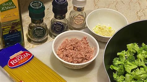The sauce for this pasta recipe comes together quickly in one skillet while your spaghetti noodles cook on the next burner. My Food Cravings:Simple Tuna Pasta - YouTube
