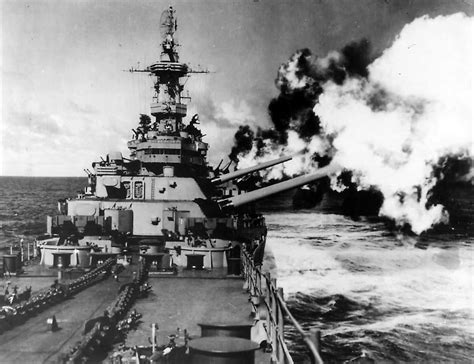 Battleship Uss Missouri Firing Her 16 Inch Guns 1945 World War Photos