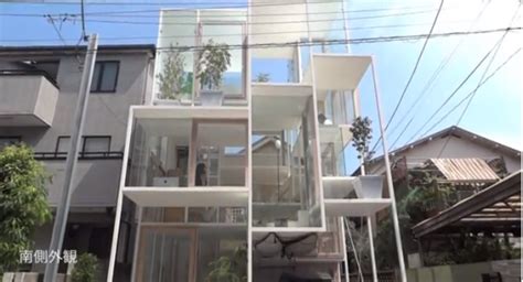 全面ガラス張りで、いろんな意味でみるものの眼を奪う東京にある建築物 House Na 注文住宅、家づくりのことならone Project