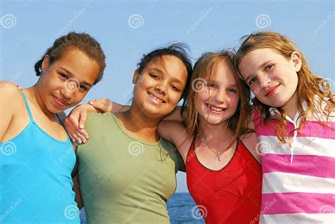quatre filles image stock image du heureux préadolescent 2798567