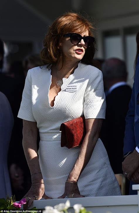 Susan Sarandon 71 Teases Her Cleavage In Plunging White Dress As She