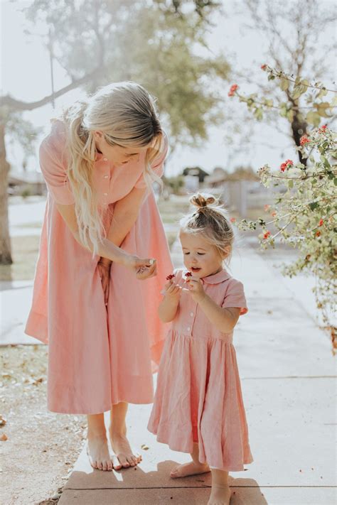 matching pink dresses amber fillerup clark mom daughter outfits mommy daughter outfits