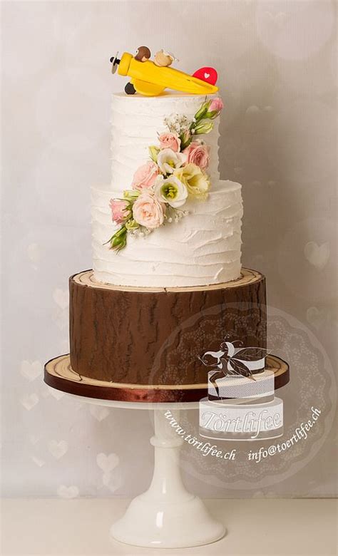 Hochzeitspaar herr & frau hochzeitstorte topper. Buttercreme Hochzeitstorte mit Stammstruktur und Brautpaar ...