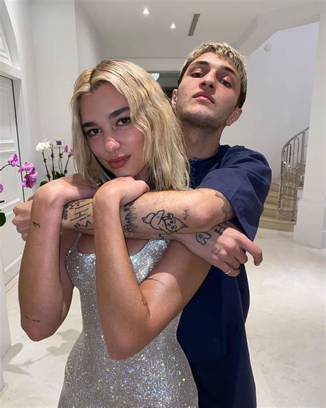 Bella hadid ›› белла хадид. Dua Lipa and boyfriend Anwar Hadid share steamy kiss at ...