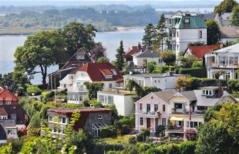 ˈaltonaː (listen)) is the westernmost urban borough (bezirk) of the german city state of hamburg, on the right bank of the elbe river. Exploring Altona - 5 things to do in Hamburg's iconic ...
