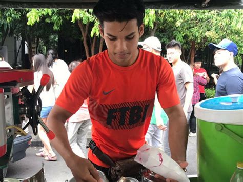 Sebab bila ditanyakan nama ayah/bapak, itu gampang sekali untuk dijawab. Cendol Atau Abang Cendol Yang Jadi Tarikan? | Lifestyle ...