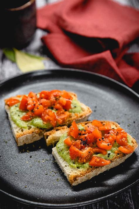 Bruschetta Con Crema Di Zucchine E Pomodorini