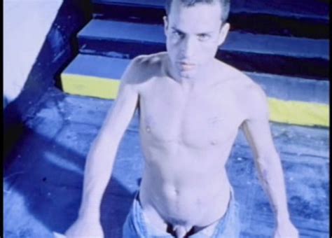 thumbs pro Major Dads Male celebrity nude Alexis Arquette naked in L mour est à Réinventer