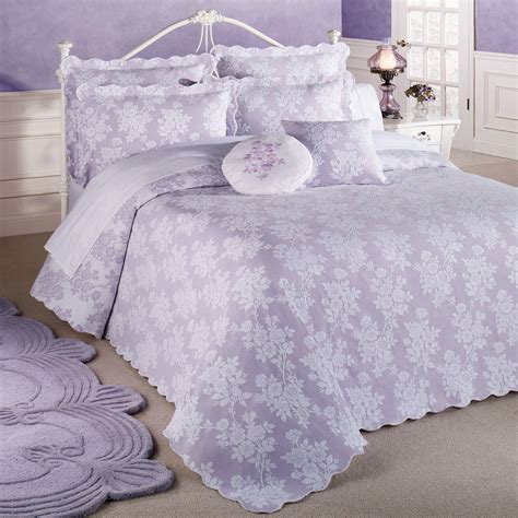 Floral Medley Woven Matelasse Oversized Bedspread Bedding