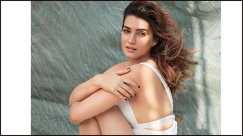 Kriti Sanon’s Sizzling Look And Sultry Poetic Vibes Are All We Need To Be Date Ready This Sunday