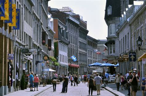 Voici Rue St Paul à Montréal La Rue Est Dans Le Quatier Qui Sappelle