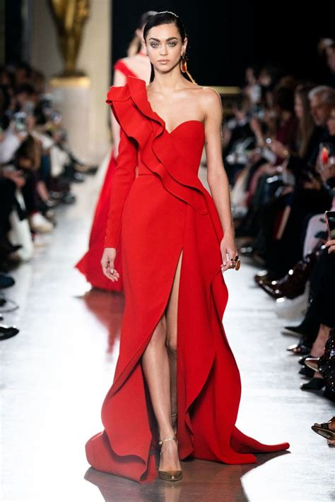 Depending on your body type, venue of your wedding, activities of the day and, most importantly, your preference, you can choose the gown of your dreams. Elie Saab Haute Couture Spring 2019 Show (Elie Saab)