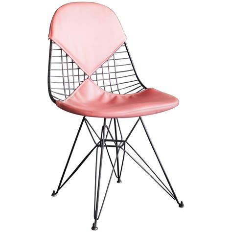 La biografia di un pioniere del design organico che, insieme alla moglie, ancora oggi detta legge quando. Early Charles and Ray Eames DKR Chair, Eiffel base ...