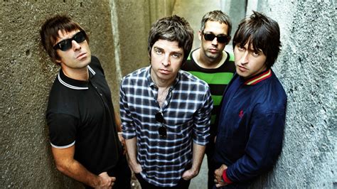 Developed from an earlier group, the rain, the band originally consisted of liam gallagher (lead vocals, tambourine), paul bonehead arthurs (guitar), paul guigsy mcguigan (bass guitar) and tony mccarroll (drums). #3373889 1920x1080 Oasis, Band, Members, Hairs, Suits ...