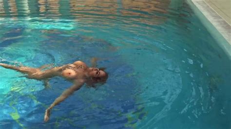 Heidi Van Horny Won T Disappoint You By The Poolside Starring Heidi Van Horny Underwater Show