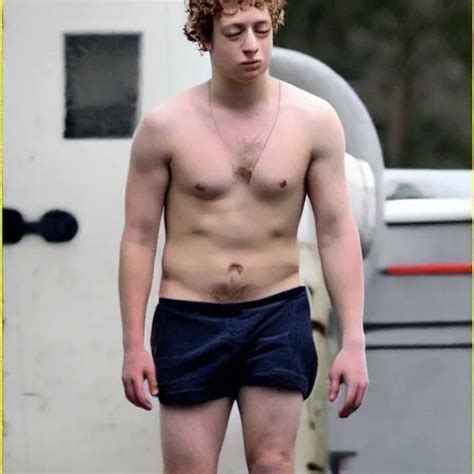 Jeremy Allen White Shirtless Stable Diffusion OpenArt