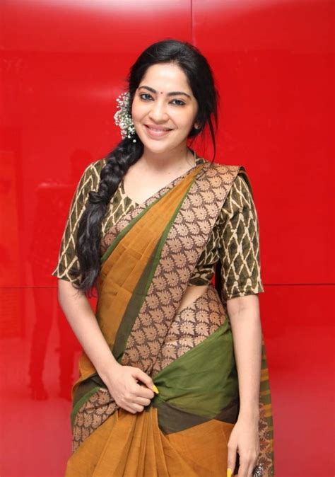 south indian beautiful tv actress ramya subramanian in traditional green saree glamorous
