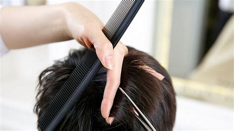 How To Feather A Mans Hair Feathering Technique For Hair
