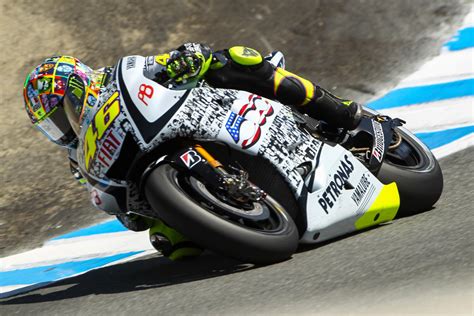 No solo ganó el título en su primer año en yamaha, la marca de los diapasones venía de una importante sequía, sino que obtuvo una doble victoria moral alzándose en lo más alto del podio en la prueba inaugural en el circuito de welkom sobre sus dos máximos rivales ese. Photo gallery: Valentino Rossi's 1996-2021 bike evolution ...