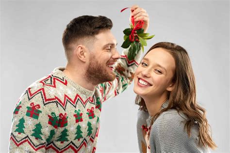 Why We Kiss Under Mistletoe Christmas Mistletoe Plant Facts