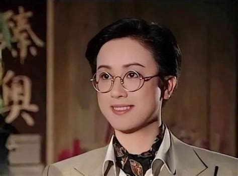 龍陽君 蓋鳴暉喜迎54歲生日 54歲凍齡有術氣質好 不僅是tvb反串專業戶 更是 粵壇第一女小生 華語熱點
