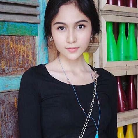 Nama lengkapnya nicole elizabeth rossi. Biodata Denira Wiraguna Lengkap Dengan Agama Dan Foto ...