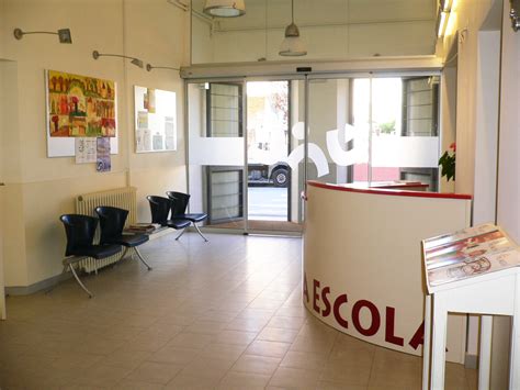 Por meio dela, poderemos retomar os nossos hábitos de estudos de forma segura e inovadora, permitindo a continuidade dos momentos preciosos. Helena Tarrés | CASA NOSTRA · ESCOLA
