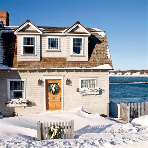 A Charming Carriage House On Maines Rocky Coast Gets Infused With