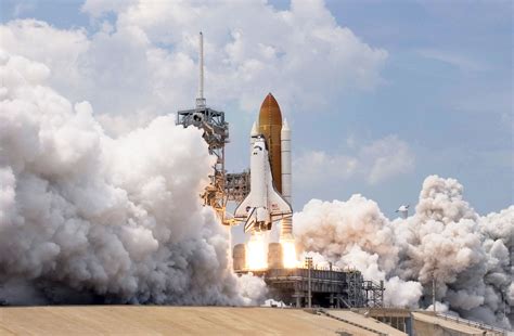 Nasa Space Shuttle Launching The Space Shuttle How Nasas Reusable