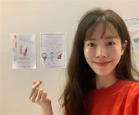 She made her solo debut on november 23, 2016 with the digital single jelly box flower way. Han Ji Min - Biodata, Profil, Fakta, Agama, Umur & Karir ...