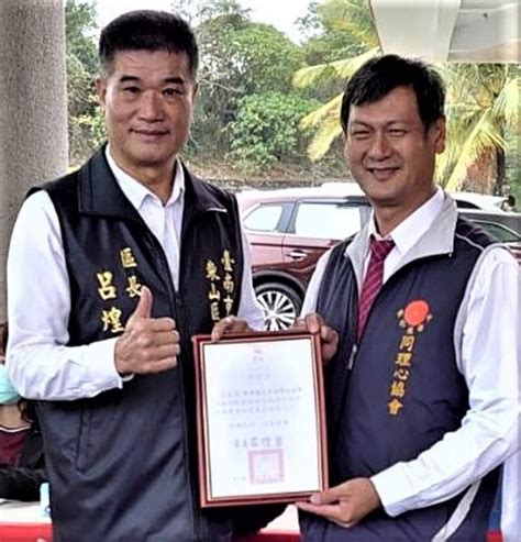 本土疫情持續升溫，台南市長黃偉哲今天 （21 日）一早召開防疫記者會，同時公布新北個案 2336 在台南的最新足跡，該個案 5/16 發病，但前一天 5/15 中午前後到過安平區「同記豆花」、中西區府前路「焜羊肉」，昨天已完成清消，也呼籲若有接觸風險的民眾，可以到篩檢站篩檢，同時務必自主健康. 10年來足跡遍及大台南 中華慈化亭東山佈施濟貧 | 中華日報|中華新聞雲