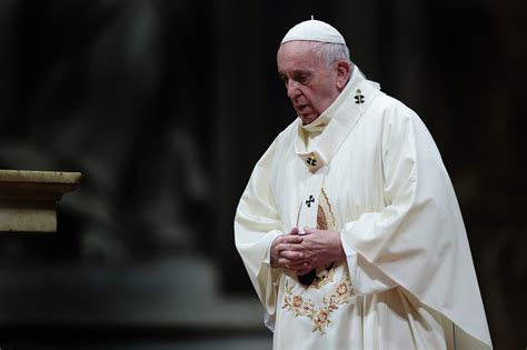 13 marca 2013 roku podczas drugiego dnia konklawe, zwołanego w związku z rezygnacją papieża benedykta xvi, został wybrany na. Papież Franciszek odprawił pasterkę w Watykanie. „Bóg ...