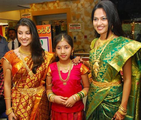 Watch & listen mouna ragam tamil movie song mandram vantha. Gold and Diamond jewellery designs: Mouna Ragam Cast at CMR